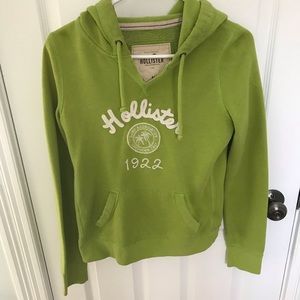Hollister sweater ALL TOPS 3/20$!